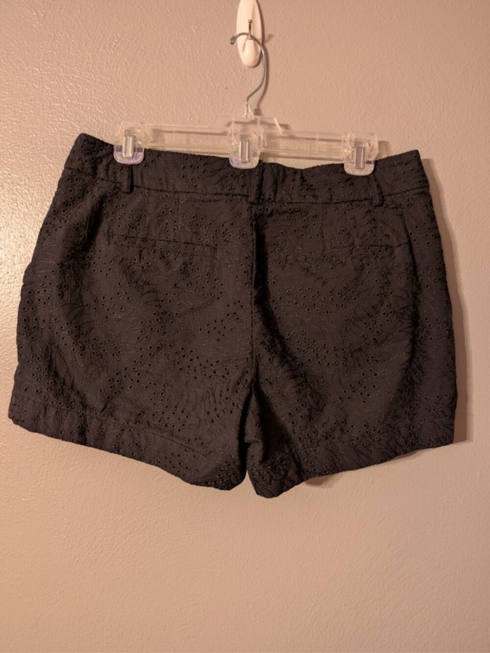 LOFT Riviera Shorts Women's Size 8 Black Cotton Eyelet Embroidered Floral Summer - Picture 3 of 9